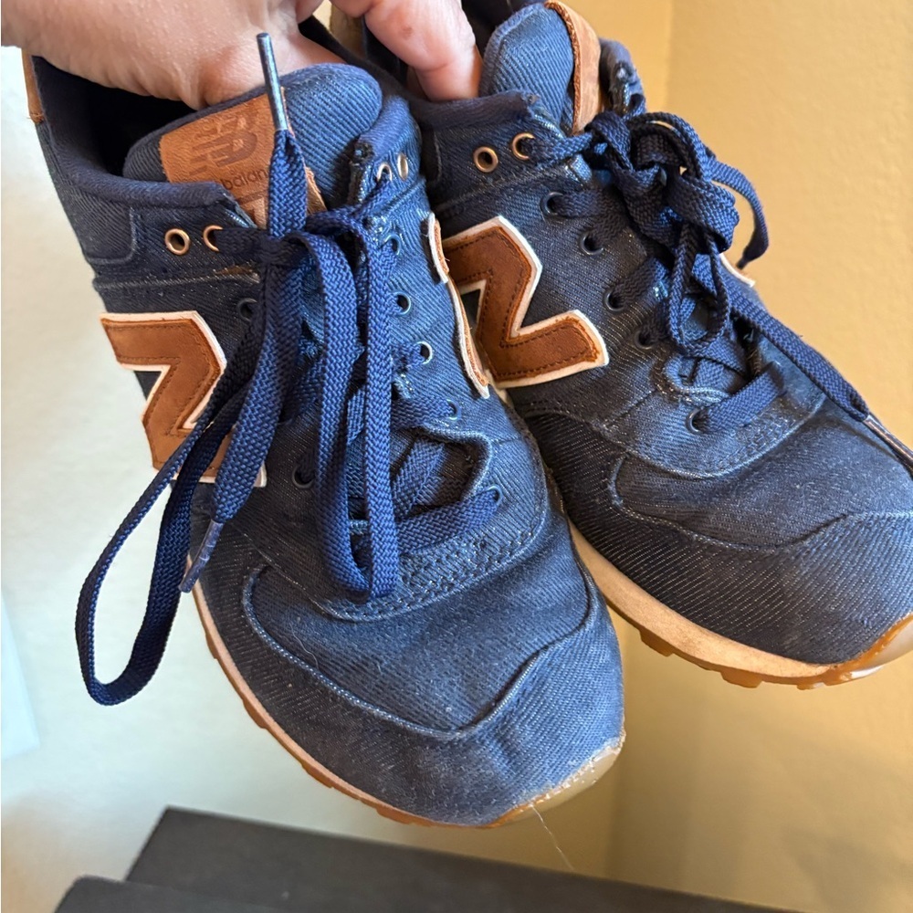 Womens new balance 574 in navy/brown size 8 - Picture 2 of 5